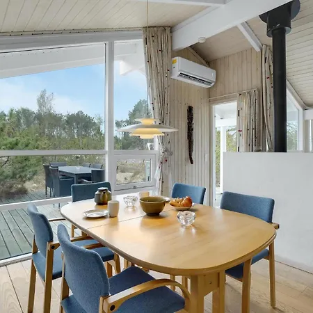 Beautiful In With Kitchen Holiday home