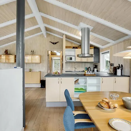 Beautiful In With Kitchen Holiday home