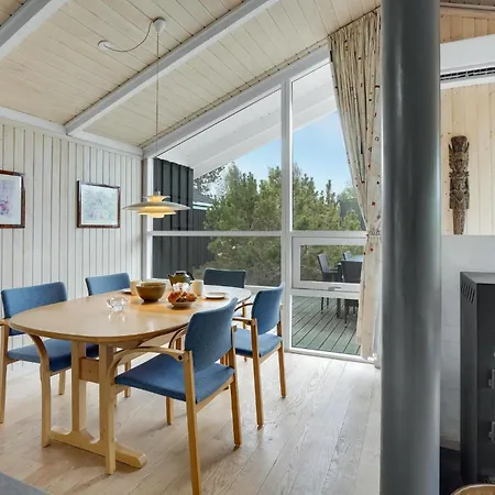 Beautiful In With Kitchen Holiday home